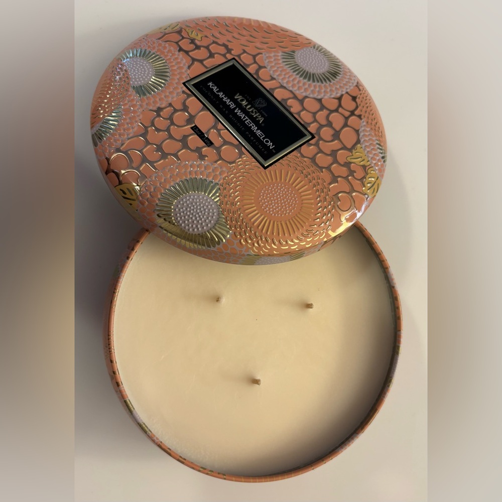 ✨✨Voluspa Kalahari Watermelon Candle Tin with Gold and Cream Accents✨✨